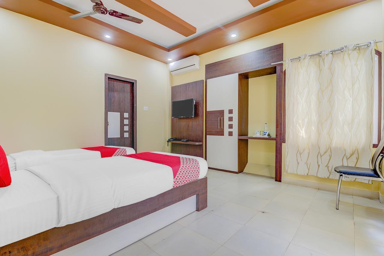 Oyo 13521 Sudhriti Hotel Shiliguri Exterior foto